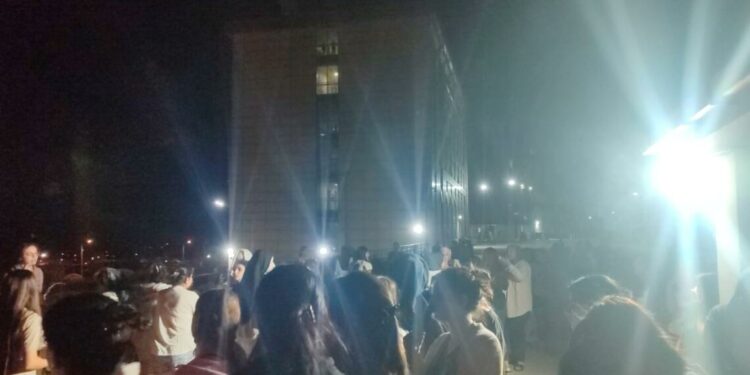 KYK Yurdunda Öğrenciler Su Kesintisini Protesto Etti