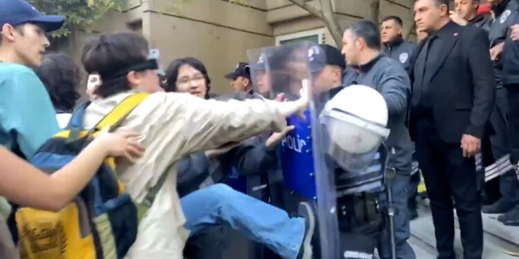 Hacettepe Öğrencilerinden Rezervasyon Sistemine Karşı Eylem