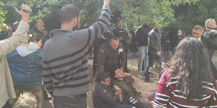 İstanbul Üniversitesi’nde Stant Açan Öğrencilere Müdahale