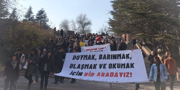 Karanlık Sokaklardan Dayanışmanın Işığına