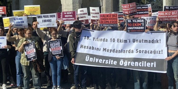 Öğrencilerden 10 Ekim Anması