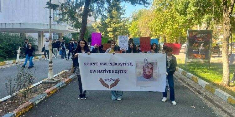 Dicle Üniversitesi’nde Rojin Kabaiş İçin Yürüyüş