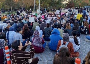 Öğrenciler Rojin Kabaiş İçin Rektörlüğe Yürüdü