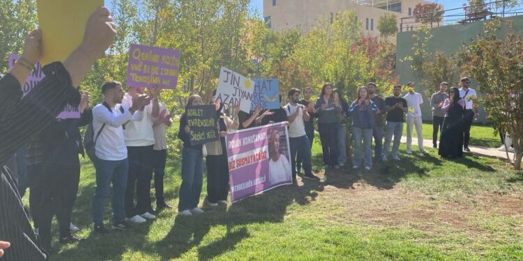 Artuklu Üniversitesi Öğrencilerinden Rojin Kabaiş İçin Yürüyüş