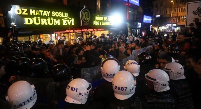 Polis Ablukasını Aşan Gençler, Amed’e Doğru Yola Çıktı