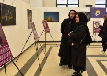 25 kasım Sergisine Polis Baskını