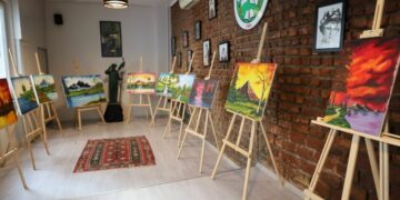 Tutsak Kadınların Resim Sergisine Yoğun İlgi