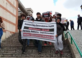 Öğrencilerden Yurttan Atılan Arkadaşları İçin Eylem