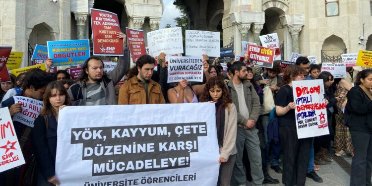 Üniversite Öğrencilerinden YÖK ve Kayyum Düzenine Tepki