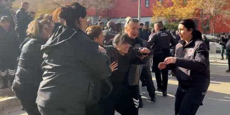 Öğrencilerin Rezervasyon Sistemi Protestosu Sürüyor