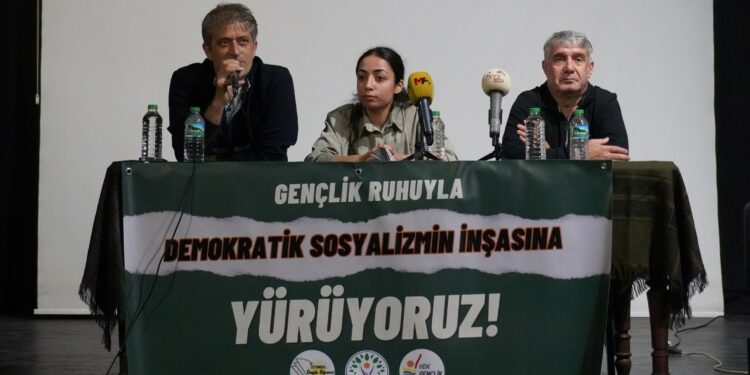 İstanbul’da ‘Sosyalist Toplumda Gençliğin Rolü’ Paneli