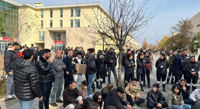 Öğrenciler Kampüsün Kamu Kurumlarına Açılmasını Protesto Etti