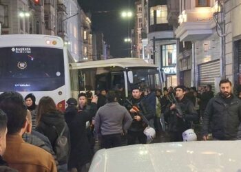 Asgari Ücret Zammını Protesto Eden Gençler Gözaltına Alındı