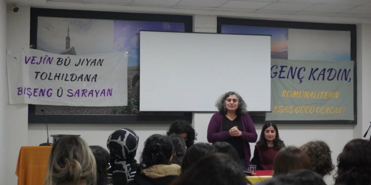 Genç Kadınlar Demokratik Toplum İçin Buluştu