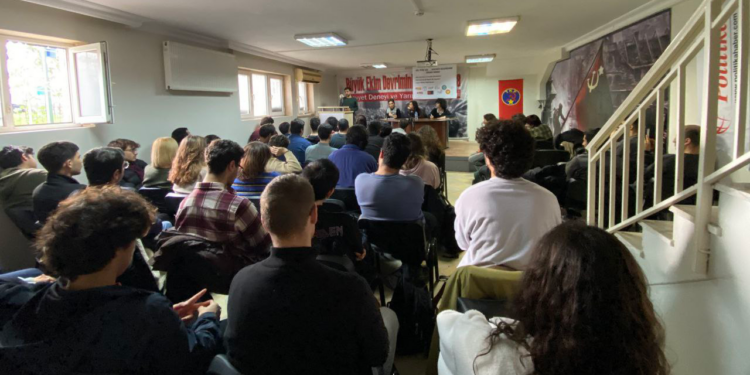 İstanbul’da Öğrenci Forumu