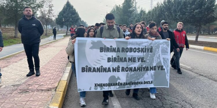 Dicle Üniversitesi Öğrencilerinden Roboskî Anması