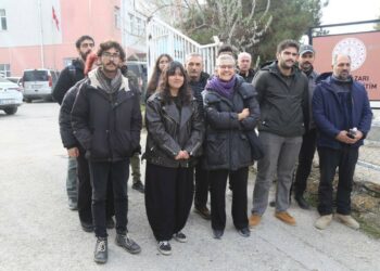 Öğrenciler Kürtçe Kursun Engellenmesini Protesto Etti