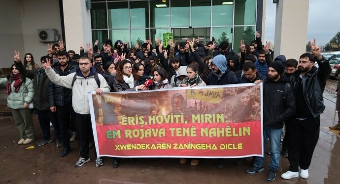 Dicle Üniversitesi’nde Halep Protestosu