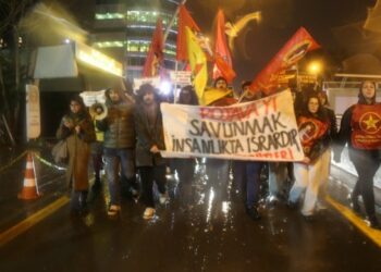 Gençlik Örgütlerinden Rojava Yürüyüşü: “Rojava’yı Savunmak İnsanlıkta Isrardır”