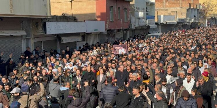 Sınırını Aşan Yüzlerce Kişi Rojava’ya Geçti