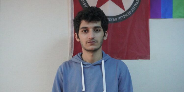 Rojava’nın Geleceği Gençliğin Omuzlarında