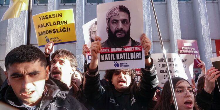 İstanbul’da Gözaltına Alınan Gençlerden 4’ü Tutuklandı