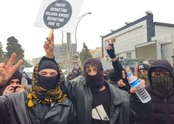 Pirsûs’ta Halk Rojava İçin Sınıra Yürüyor