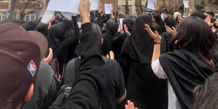 İran’da Öğrenci Protestoları