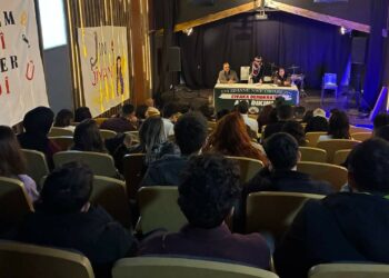 İzmir’de Öğrencilerden Anadilde Eğitim Paneli