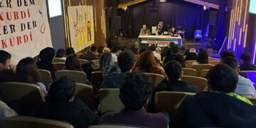 İzmir’de Öğrencilerden Anadilde Eğitim Paneli