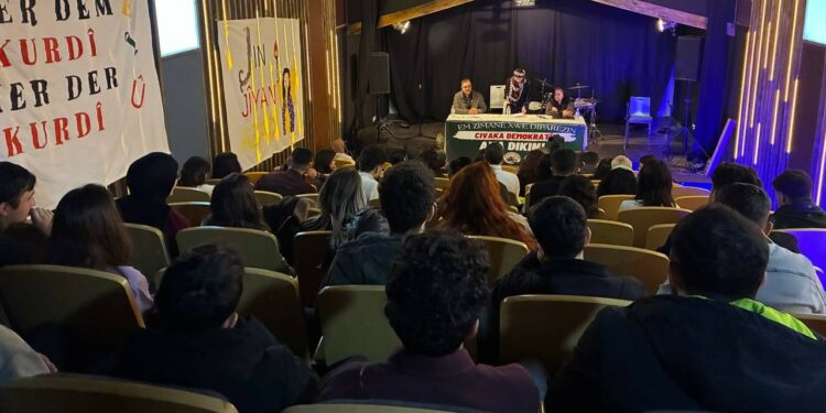 İzmir’de Öğrencilerden Anadilde Eğitim Paneli