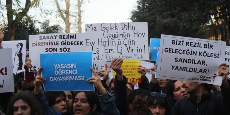 Üniversitelerde Hak İhlalleri Derinleşiyor