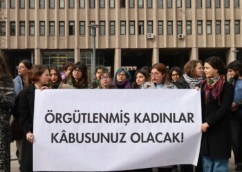 Öğrencilerden Şiddet Faili Akademisyen İçin Çağrı