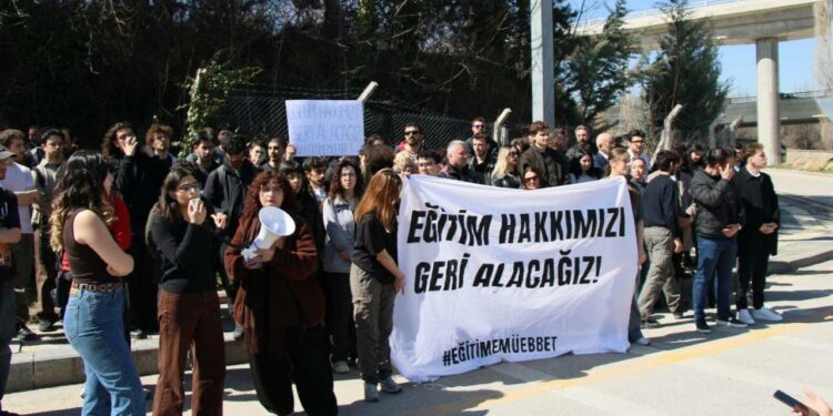 Hacettepe Üniversitesi Öğrencilerinden Uzaklaştırma Cezalarına Karşı Nöbet Eylemi