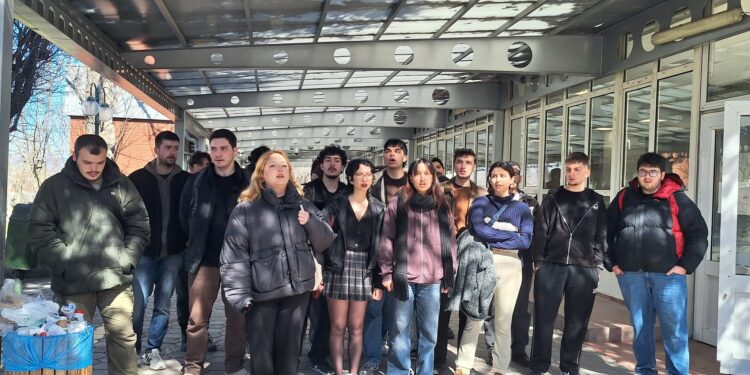 Anadolu Üniversitesi Öğrencileri: Savaşa Değil Eğitime Bütçe