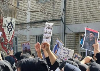 İran’da Öğrencilerden İttifak