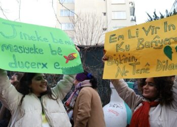 Genç Kadınların 8 Mart Mesajı: Sesimizi Yükseltmeye Devam Edeceğiz