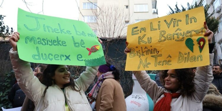 Genç Kadınların 8 Mart Mesajı: Sesimizi Yükseltmeye Devam Edeceğiz