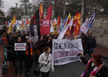 19 Mart’ın Yıldönümünde Öğrencilerden Yürüyüş