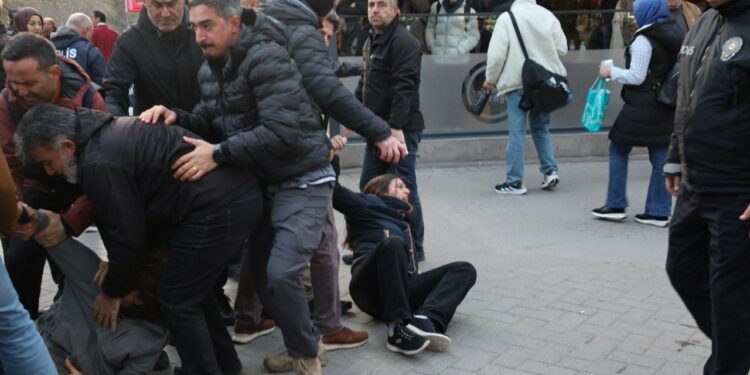 Öğrencilerin Eylemine Polis Müdahalesi: Çok Sayıda Öğrenci Gözaltına Alındı