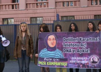 Bakanlık Önünde Rojin Kabaiş İçin İmza Kampanyası