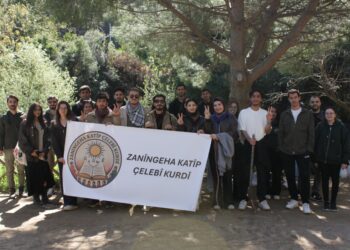 İzmir’de Öğrencilerden Doğa Yürüyüşü