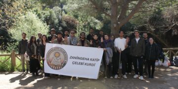 İzmir’de Öğrencilerden Doğa Yürüyüşü