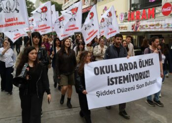 Lise Öğrencileri: Şiddet Düzeni Son Bulsun