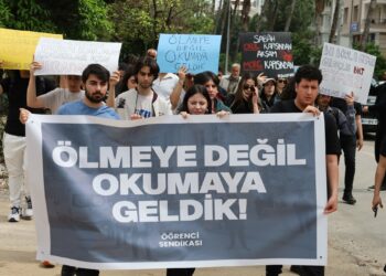 Lise Öğrencileri: Ölmeye Değil Okumaya Geldik