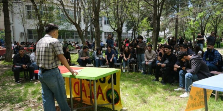 Dicle Üniversitesi Öğrencileri ‘Özgür Kürsü’de Buluştu