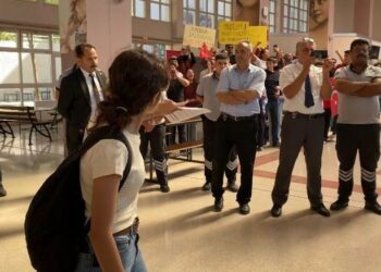 İzmir’de 16 Öğrenciye Gözaltı