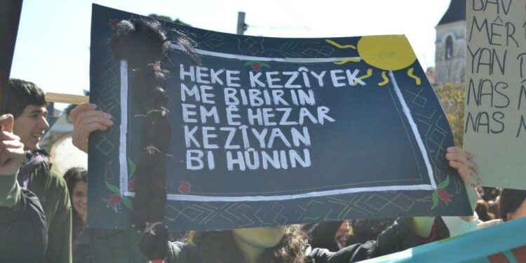 Kuşatılmışlıktan Öz Savunmaya: Genç Kadın Örgütlenmesi