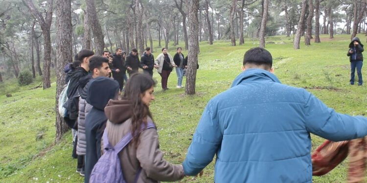 Gençlerden 4 Nisan Kutlaması