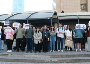 İzmir’de Öğrencilerin Gözaltına Alınmasına Tepki